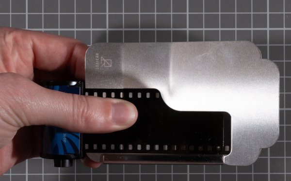 Cutting the leader with rezovoit film leader trimmer